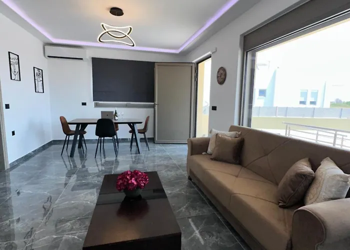 فيلة Mike Rhodes City